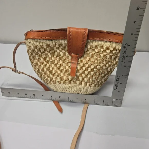 Handmade Woven Straw Raffia Crossbody Bag Tan Leather Trim Boho Summer Beach - Picture 5 of 6